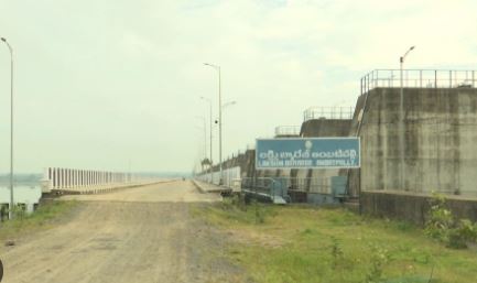  Officials Alert As Medigadda Bridge Collapses-TeluguStop.com