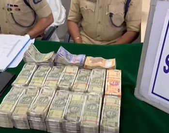  Huge Cash Seizure In Chandanagar, Hyderabad-TeluguStop.com