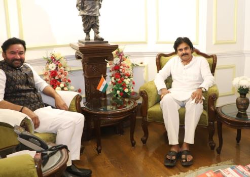  Bjp And Jana Sena Leaders Travel To Delhi-TeluguStop.com