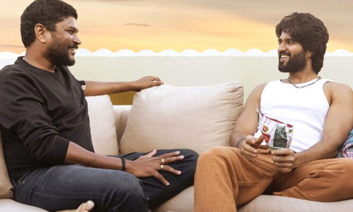  Vijay Devarakonda And Parasuram Movie Family Star , Vijay Devarakonda , Family-TeluguStop.com