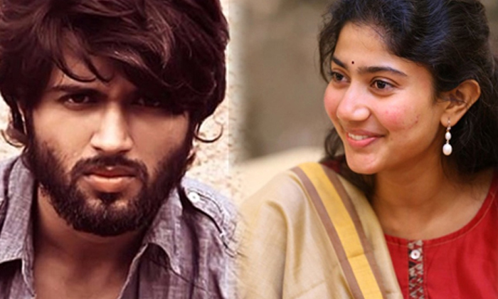  Vijay Devarakonda Rejected Star Heroine-TeluguStop.com