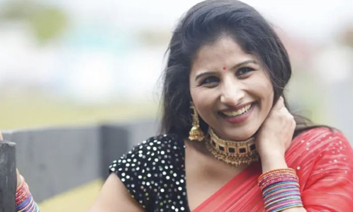  Singer Mangli: పెళ్లికి రెడీ అయిన సింగ�-TeluguStop.com