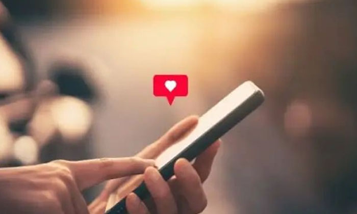  A Young Man Who Was Robbed By The Hands Of Kiladi With Dating App , Young Man ,-TeluguStop.com