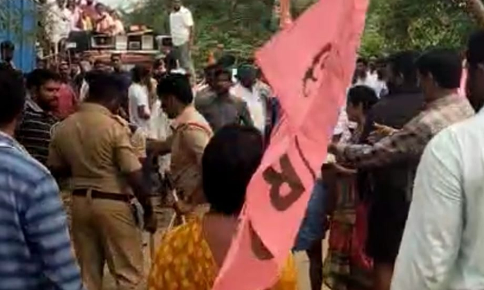 Brs Blocked The Congress Candidate , Congress, Brs , Uttam Padmavathi Reddy Brs Blocked The Congress Candidate , Congress, Brs , Uttam Padmavathi Reddy-TeluguStop.com