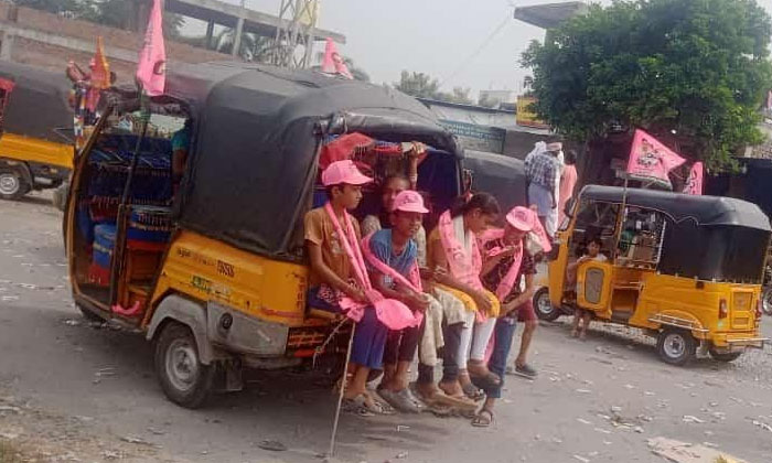  Students Who Have Become Laborers For Cm Sabha...!-TeluguStop.com