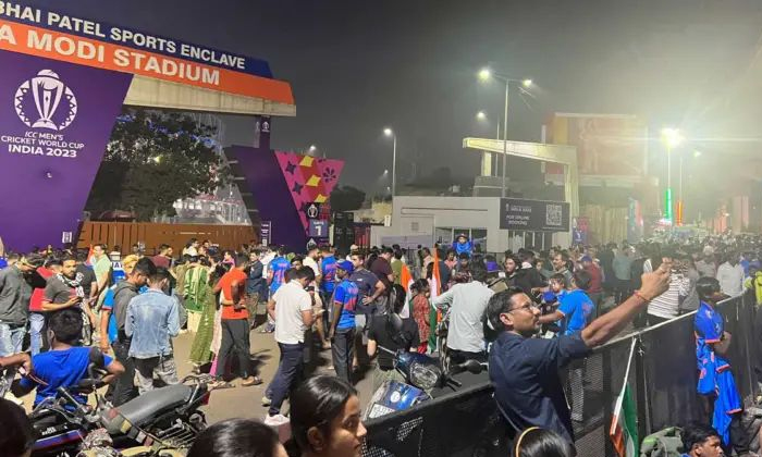  Cricket Fans Gather Outside Narendra Modi Stadium Ahead Of World Cup 2023 Final-TeluguStop.com