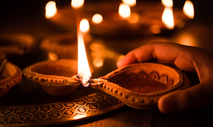  Is It Better To Light A Lamp In The House Or In The Temple Details, Diya, Pooja-TeluguStop.com