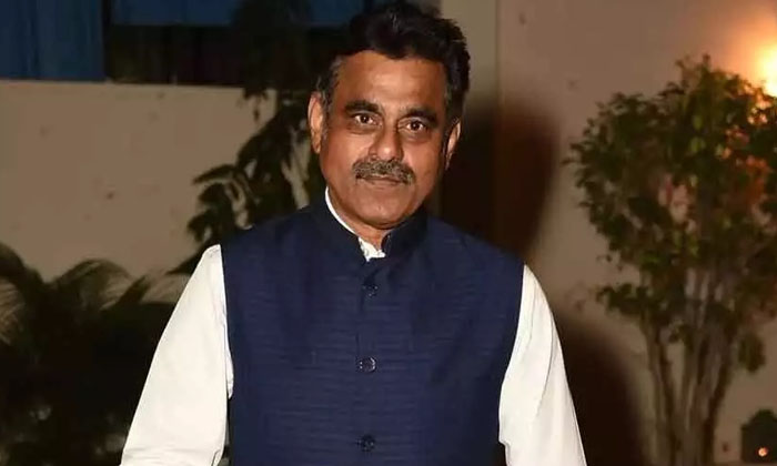  Konda Vishweshwar Reddy Is In A Dilemma , Konda Vishweshwar Reddy, Bandi Sanjay-TeluguStop.com