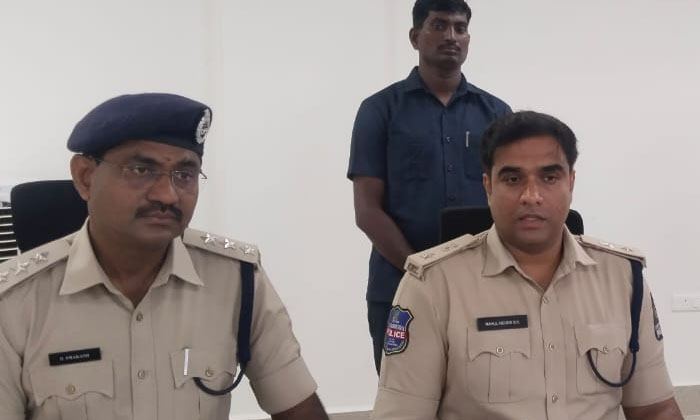  Crackdown On Ganja Smuggling: Sp Rahul Hegde , Sp Rahul Hegde , Suryapet Distr-TeluguStop.com