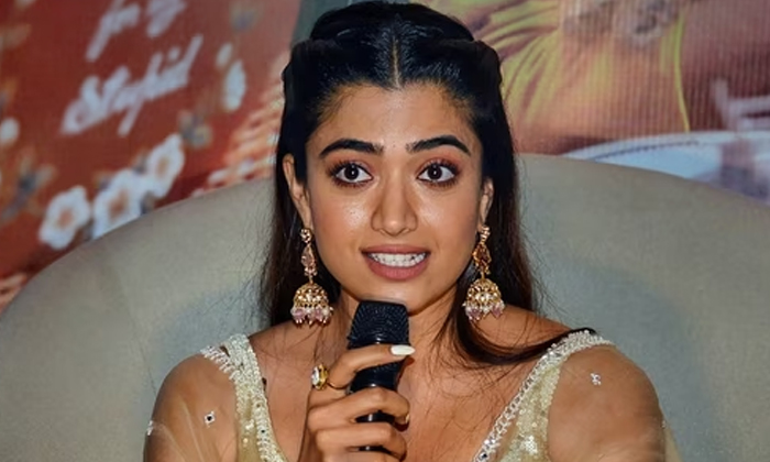  Sandeep Reddy And Ranbir Kapoor Reveals Rashmika Secret , Ranbir Kapoor, Raahmik-TeluguStop.com