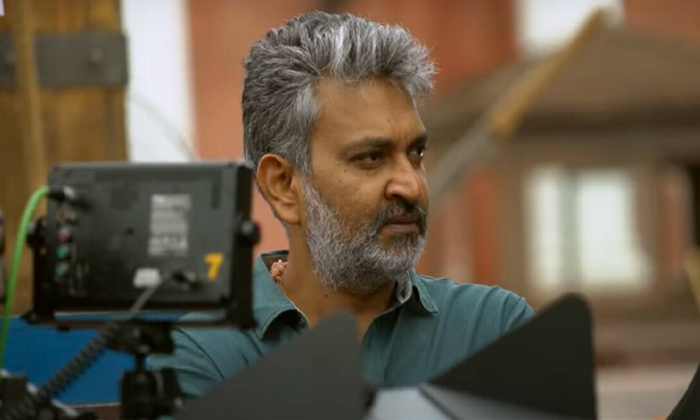  Character Artist Insults Rajamouli On Sets,Rajamouli,Senior Character Artist,Mul-TeluguStop.com