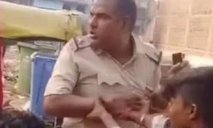  The Policeman Who Misbehaved With The Girl After Drinking Alcohol Was Purified T-TeluguStop.com