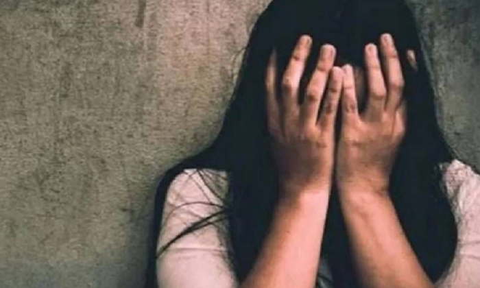  Nri Woman Allegedly Harassed On Indore-bound Flight By Fellow Passenger,nri Woma-TeluguStop.com