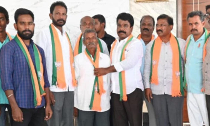  Chameleons Are Better Than Them , Yadadri Bhuvanagiri, Munugodu , Brs , Bjp, Ts-TeluguStop.com