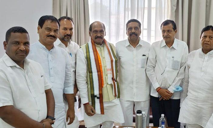  Brs Leaders Join In Congress , Yellareddypeta, Rajanna Sircilla , Congress ,b-TeluguStop.com