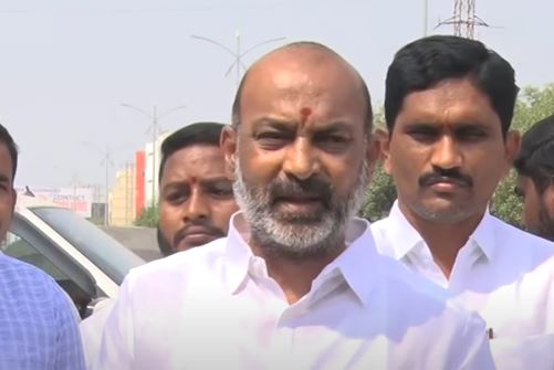  Protect The Questioning Voice? Do You Piss?..: Bandi Sanjay-TeluguStop.com