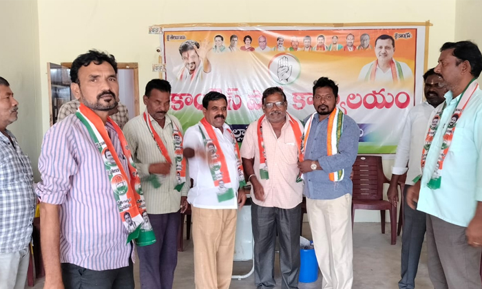  Brs Leader Penjarla Sattaiah Yadav Joined Congress Party, Brs Leader, Penjarla S-TeluguStop.com