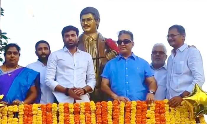  Kamal Haasan Unveiled Super Star Krishna Statue Details, Kamal Haasan , Super St-TeluguStop.com