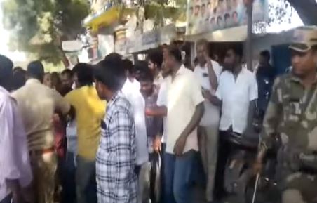  Tension In Kolanupaka Of Yadadri District-TeluguStop.com