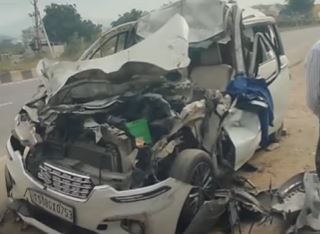  Road Accident In Ibrahimpatnam Of Ntr District.. Two People Died-TeluguStop.com