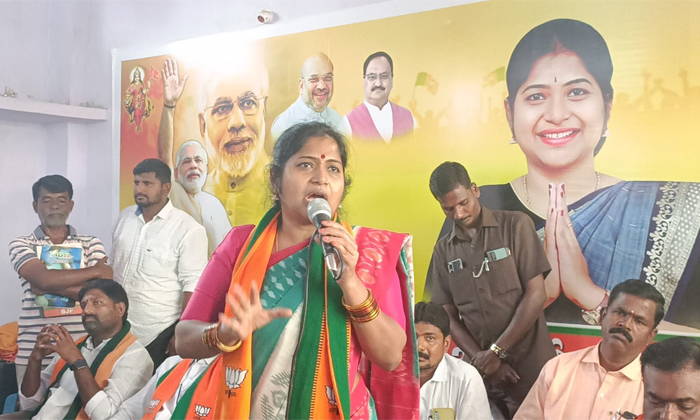  Rajanna Siricilla Bjp Candidate Rani Rudrama Shocking Comments On Minister Ktr,-TeluguStop.com