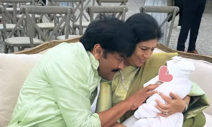  Ram Charan Daughter Latest Photos Viral On Social Media-TeluguStop.com