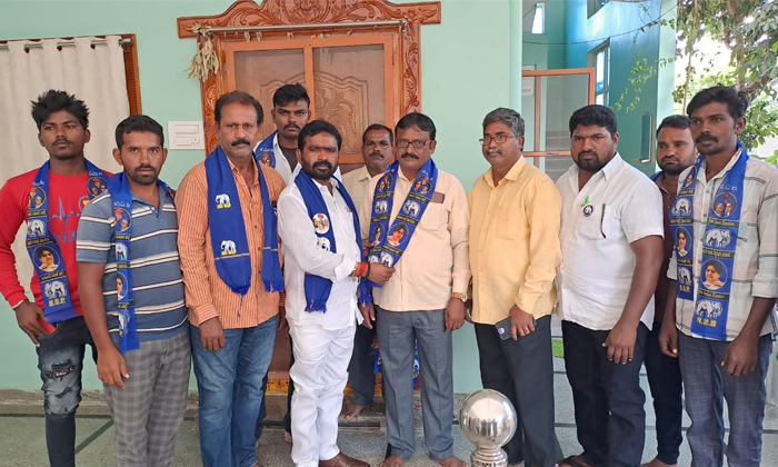  Ramannagudem Sarpanch Mallaiah Resigned Brs Joined Bsp Party, Ramannagudem, Sarp-TeluguStop.com