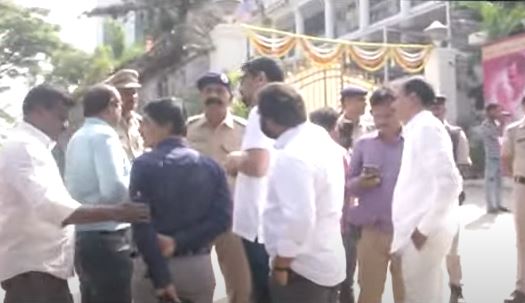  Confused Conditions At Telangana Bhavan..!-TeluguStop.com