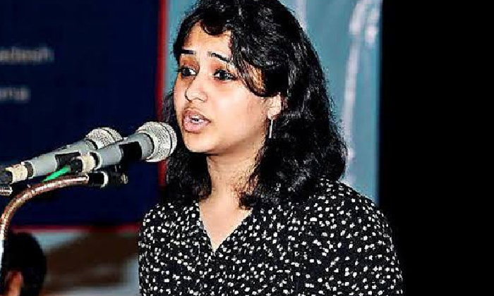  Veditha Reddy Ias Inspirational Success Story Details Here Goes Viral In Social-TeluguStop.com