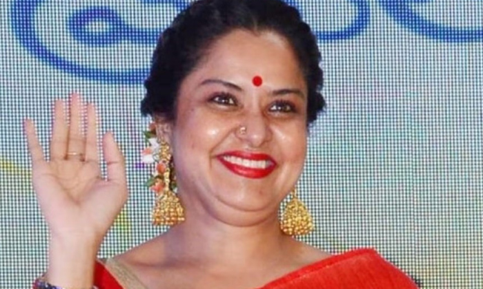  Actress Pragathi Shocking Comments On Mother Roles On Her Cini Career, Pragathi,-TeluguStop.com