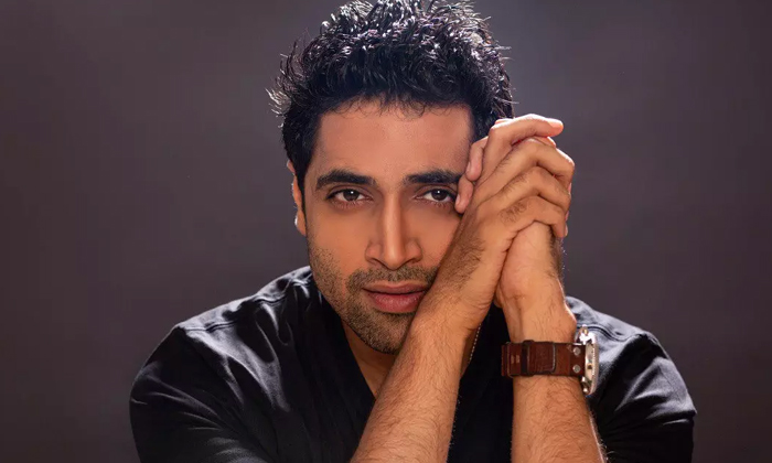  Adivi Sesh Who Is Ready For Marriage Is She The Girl-TeluguStop.com