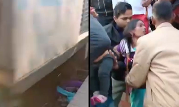  Mothers Love Mother Covers Children With Her Body From Train Accident , Bihar ,-TeluguStop.com