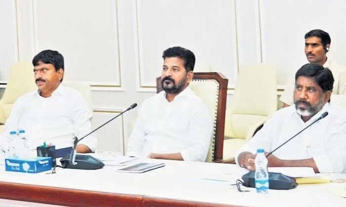  Cm Revanth Reddy's Meeting With The Collectors.. Will He Take A Key Decision-TeluguStop.com