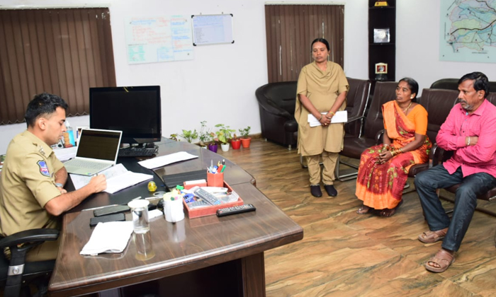  District Sp Akhil Mahajan Organized A Grievance Day Program To Bring Speedy Just-TeluguStop.com