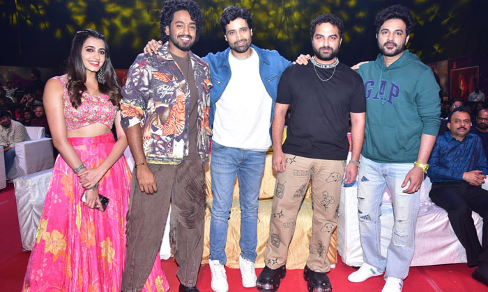  The Cost Of The Sandals Worn By Hero Vishwak Sen At The Pre Release Event Of Bu-TeluguStop.com