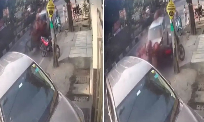  Gas Cylinders Flung In Air After Speeding Car Rams Rickshw In Delhi Details, Car-TeluguStop.com