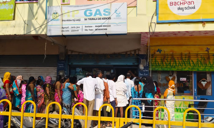  Wrong Turn For E-kyc , Gas Consumers, E Kyc , Gas Connection , Gas Subsidy-TeluguStop.com