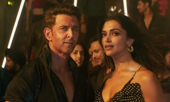  Party Anthem Of The Year: Superstar Hrithik Roshan Takes Celebrations To New Hei-TeluguStop.com