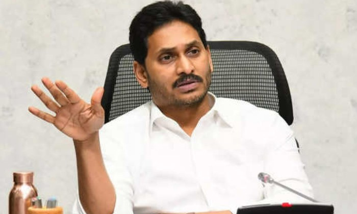  If You Are Giving To The Poor, Why Do You Feel Sick..: Cm Jagan-TeluguStop.com