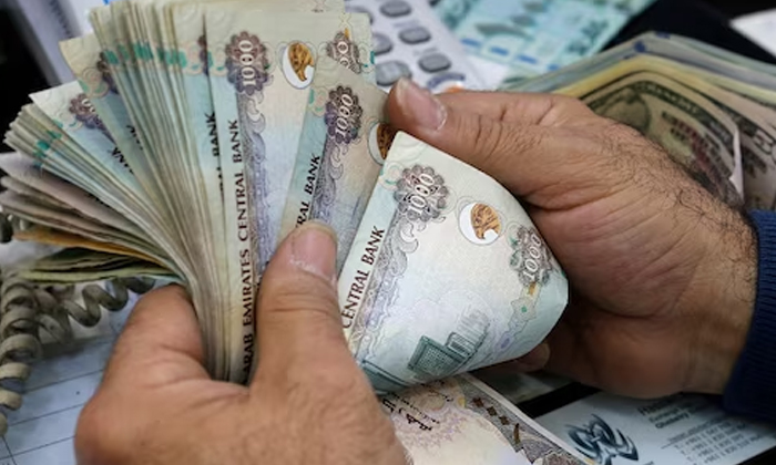  Kerala Salesman Who Won Rs. 2 Crores In Lucky Draw , Nalupurackal Keezhath Shams-TeluguStop.com