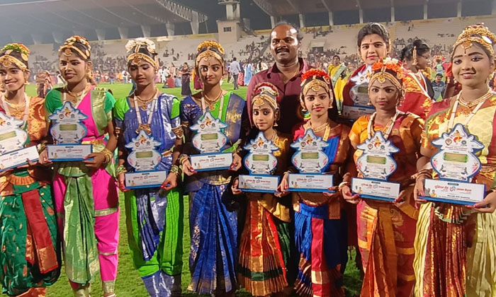  Guinness Book Of World Record For Kuchipudi Dance For Tirupati Troupe , Kodad-TeluguStop.com