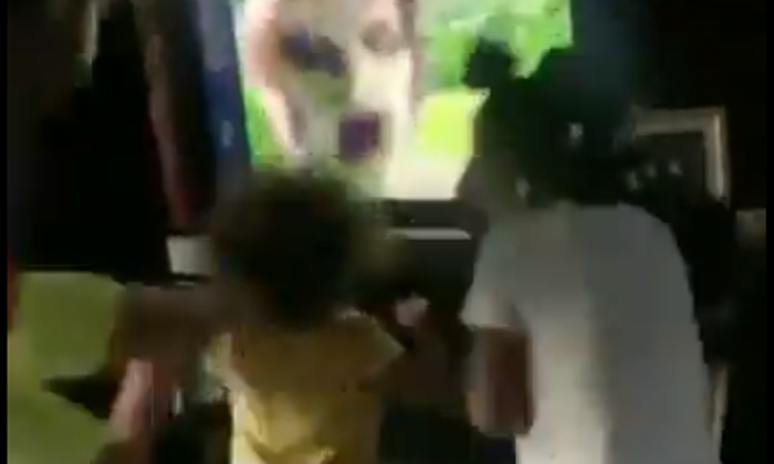  Mother Who Scared Children Watching Tv With Ghost Video Viral , Viral News, Late-TeluguStop.com