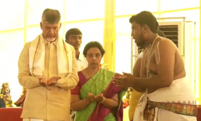  Chandi Yagam, Sudarshan Narasimha Homam At Tdp Chief Chandrababu's Residence-TeluguStop.com