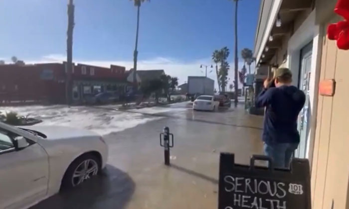 Huge Waves Rising On The Coast Of California Arnings Issued , Pacific Ocean, Ve Huge Waves Rising On The Coast Of California Arnings Issued , Pacific Ocean, Ve-TeluguStop.com