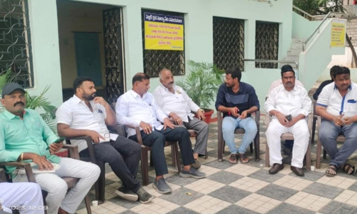 Public Club Secretary Should Be Investigated,public Club Secretary , Suryapet Di Public Club Secretary Should Be Investigated,public Club Secretary , Suryapet Di-TeluguStop.com