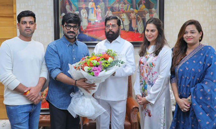  Is That The Reason Why Ram Charan Met Maharashtra Cm Along With Upasana-TeluguStop.com