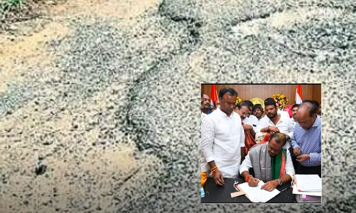  Roads In The Joint Nalgonda District Are In A State Of Chaos ,mla Komatireddy Ve-TeluguStop.com