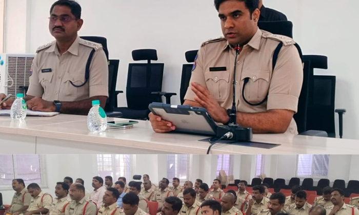  Sp Reviews Public Governance With Police Officers , Sp Office, Police Officers,-TeluguStop.com