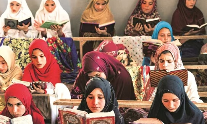  Taliban's Announcement That Girls Of All Ages Can Study But , Taliban, Girls' Ed-TeluguStop.com