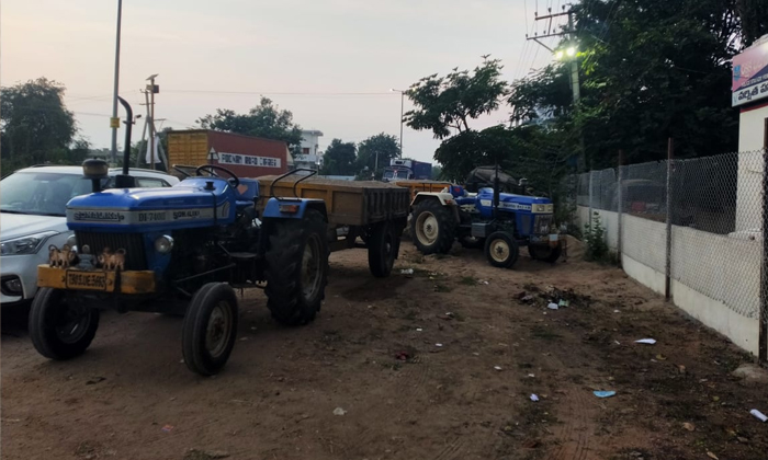  Three Sand Tractors Seized , Tractors Seized, Thangella Janaki Reddy, Changani S-TeluguStop.com